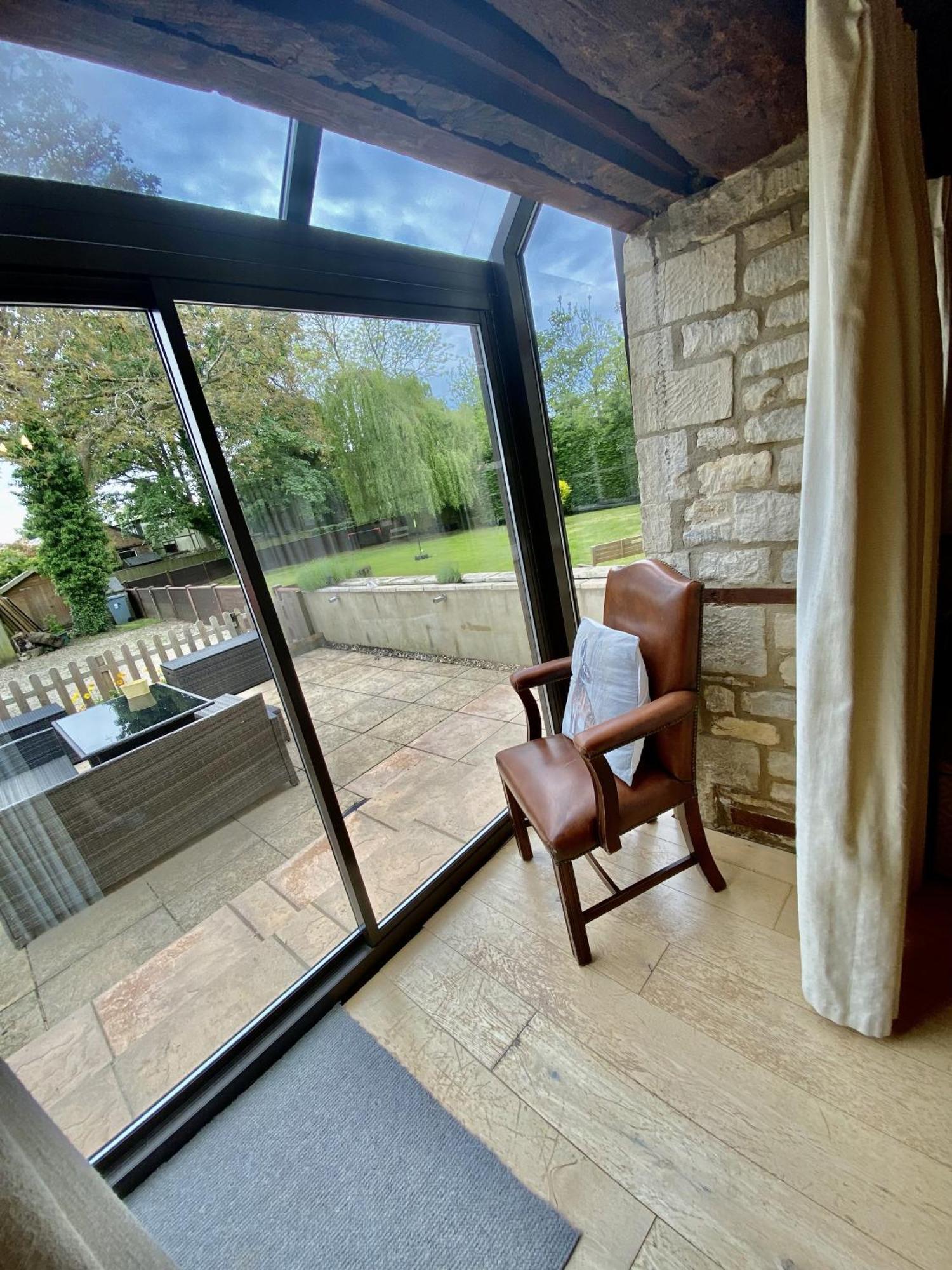 Villa The Old Coach House Witney Esterno foto