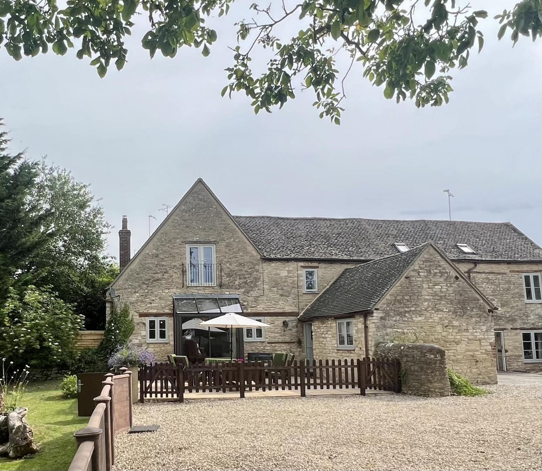 Villa The Old Coach House Witney Esterno foto