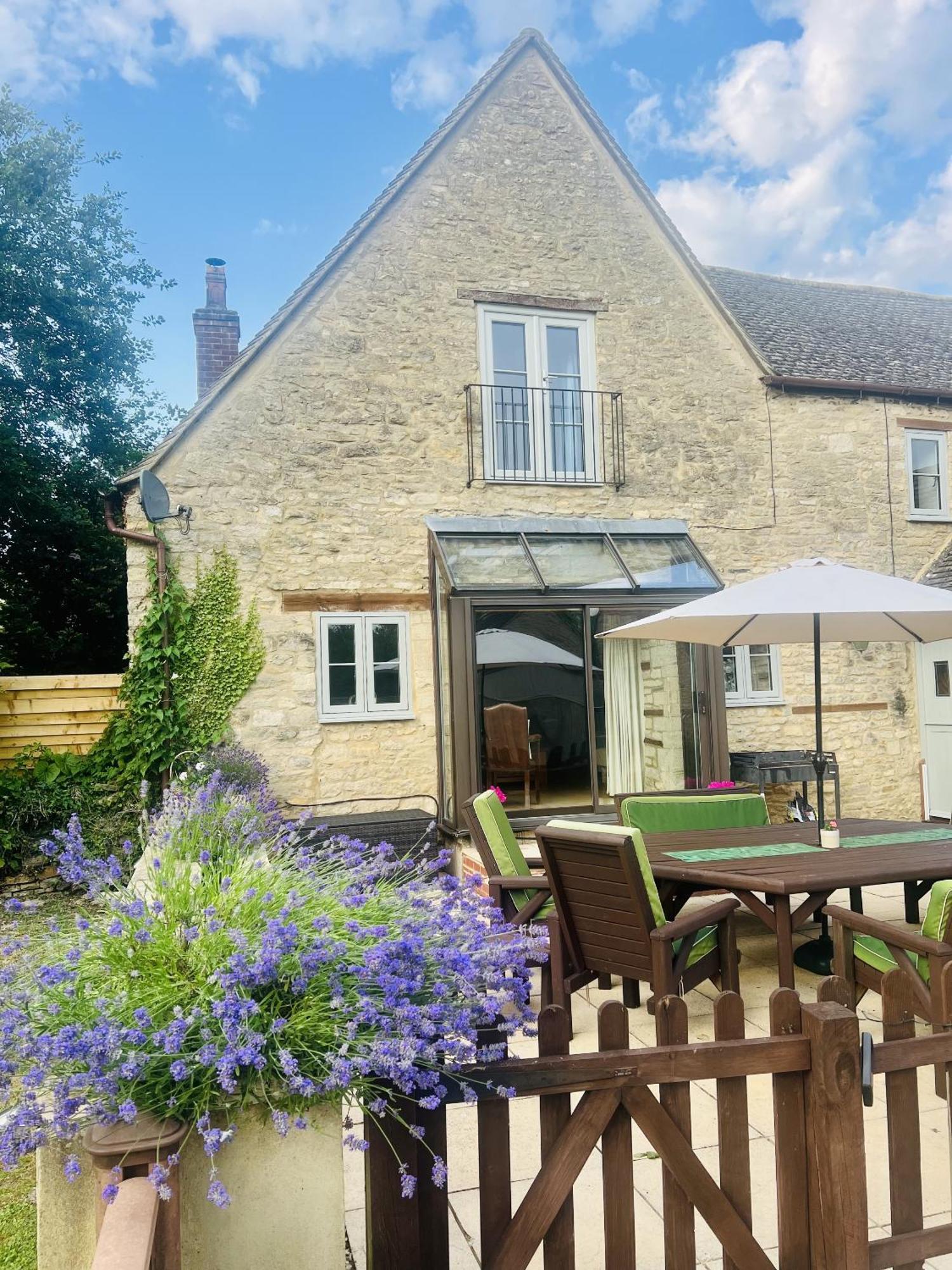 Villa The Old Coach House Witney Esterno foto
